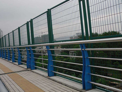 橋梁圍欄