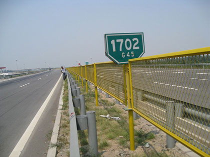 高速護(hù)欄網(wǎng)