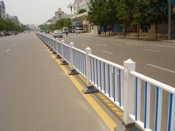 PVC道路護(hù)欄 PVC道路護(hù)欄