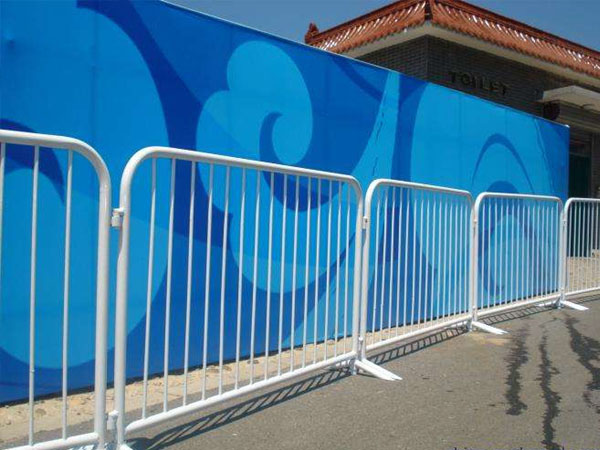 移動(dòng)鐵馬道路護(hù)欄 移動(dòng)鐵馬道路護(hù)欄